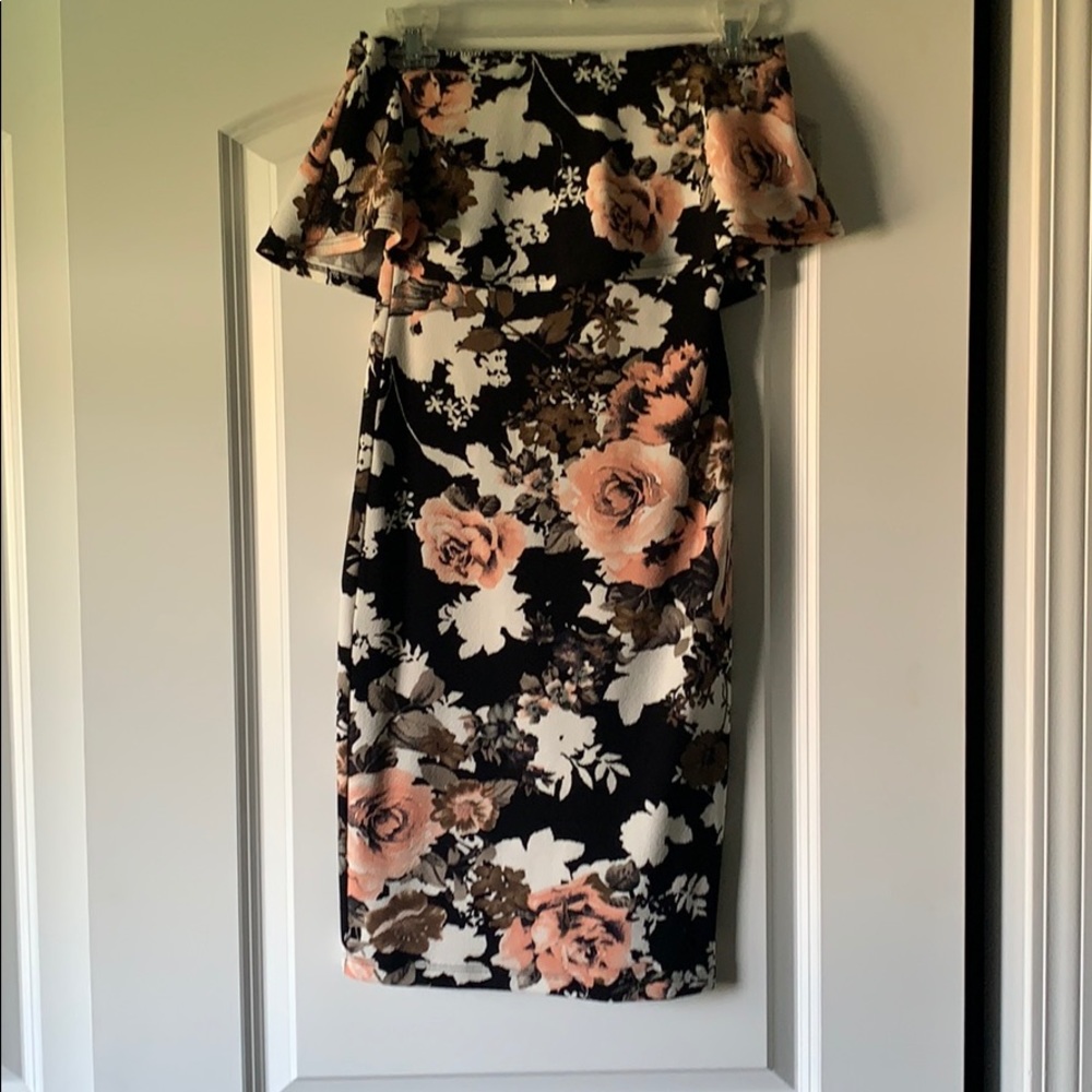 Bodycon strapless flower dress. Bust has ruffles